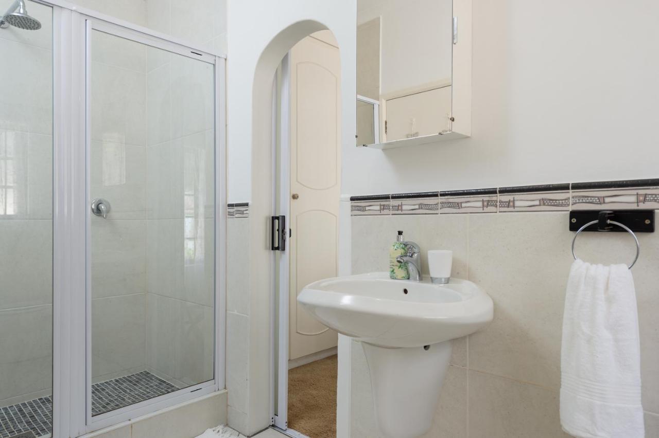 Zesty Guesthouse Port Edward Luaran gambar