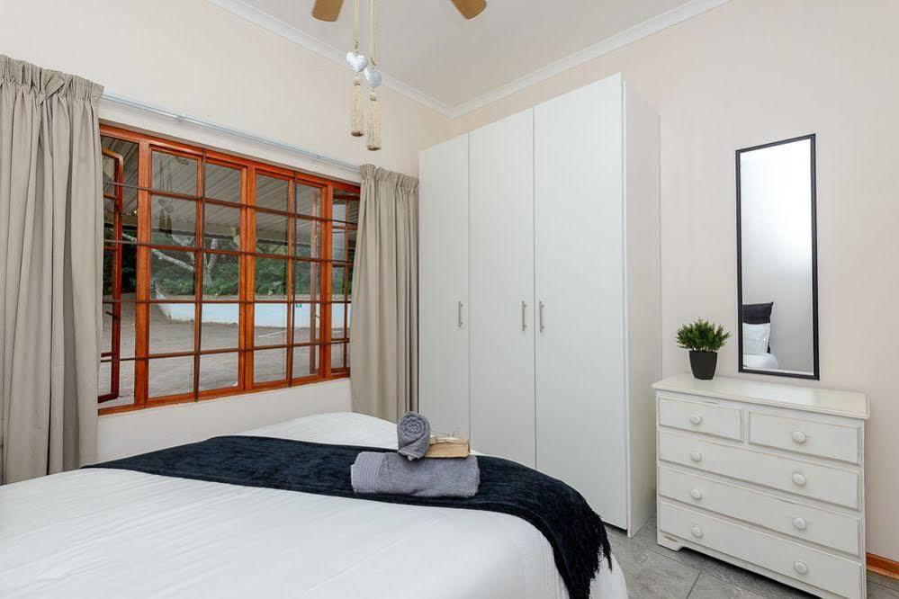 Zesty Guesthouse Port Edward Luaran gambar
