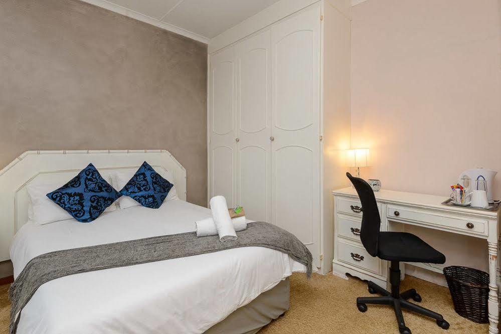 Zesty Guesthouse Port Edward Luaran gambar